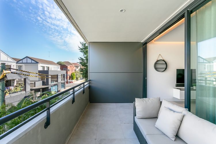 Chic 2 Bed Apartment w Balcony Near Coogee Beach