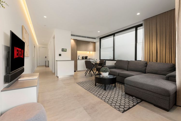 Chic 2 Bed Apartment w Balcony Near Coogee Beach
