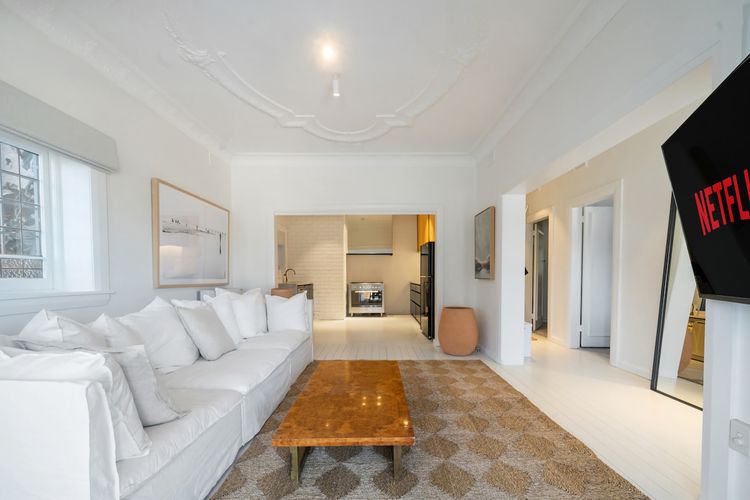 Executive 2BR Apt w Balcony near Yarranabbe Park