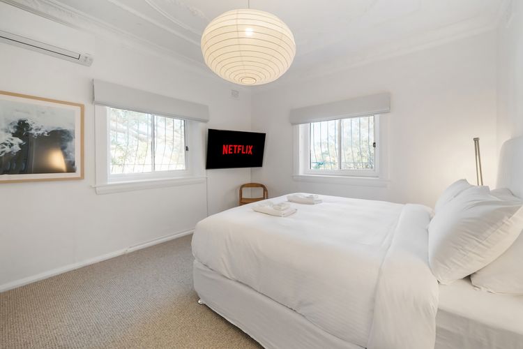 Executive 2BR Apt w Balcony near Yarranabbe Park