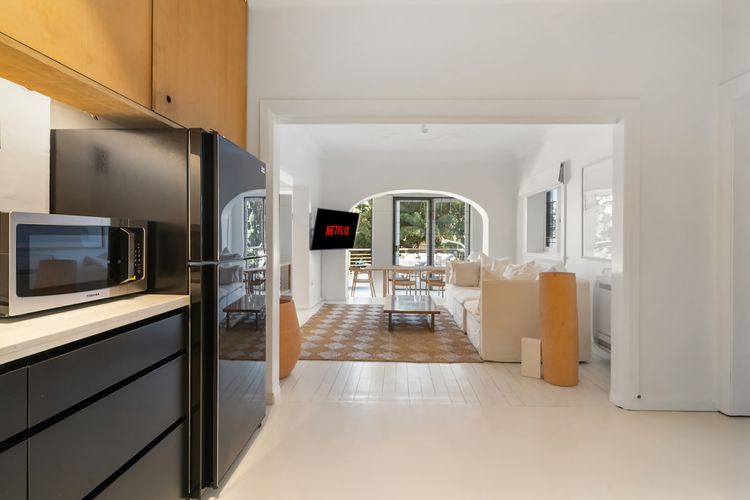Executive 2BR Apt w Balcony near Yarranabbe Park