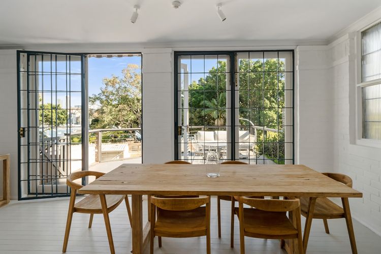 Executive 2BR Apt w Balcony near Yarranabbe Park