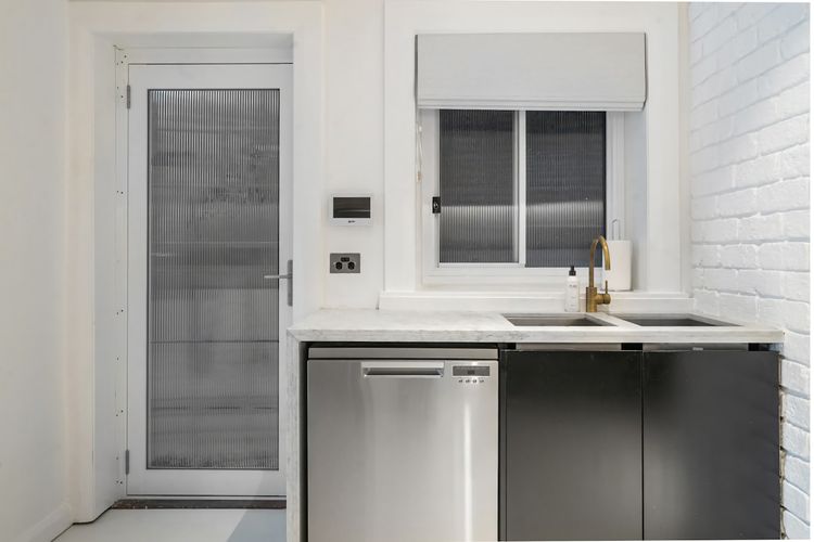 Executive 2BR Apt w Balcony near Yarranabbe Park