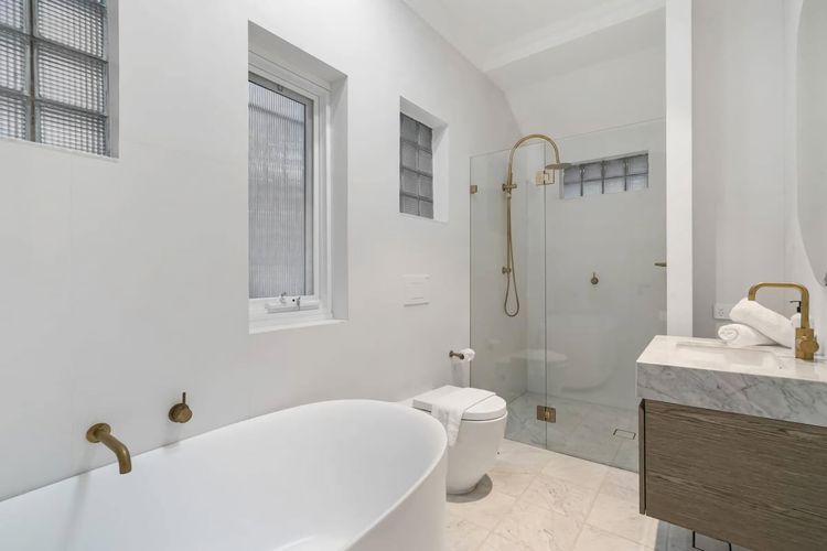 3BR Entire Lvl Penthouse with Views Darling Point