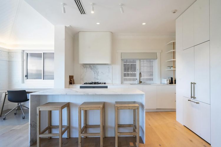 3BR Entire Lvl Penthouse with Views Darling Point
