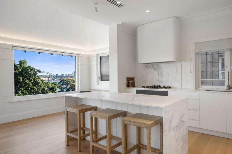 3BR Entire Lvl Penthouse with Views Darling Point