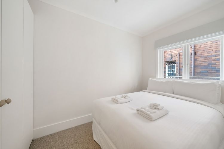 3BR Entire Lvl Penthouse with Views Darling Point