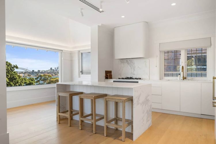 3BR Entire Lvl Penthouse with Views Darling Point