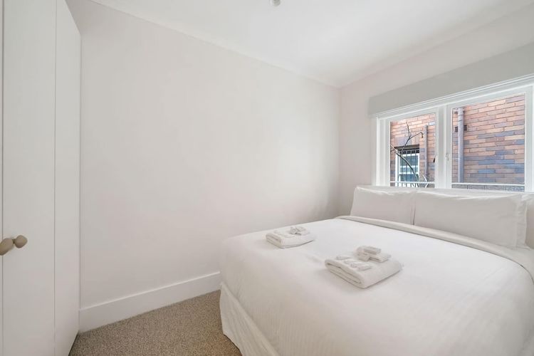 3BR Entire Lvl Penthouse with Views Darling Point