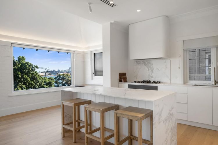 3BR Entire Lvl Penthouse with Views Darling Point
