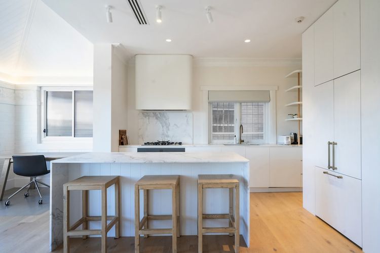 3BR Entire Lvl Penthouse with Views Darling Point