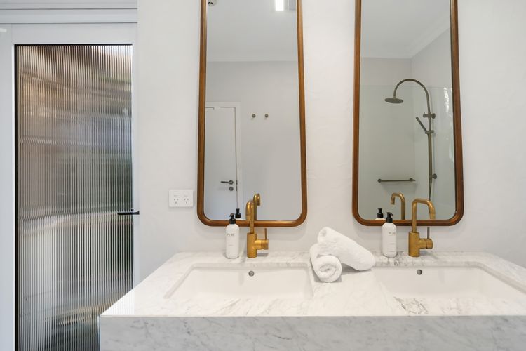 3BR Entire Lvl Penthouse with Views Darling Point