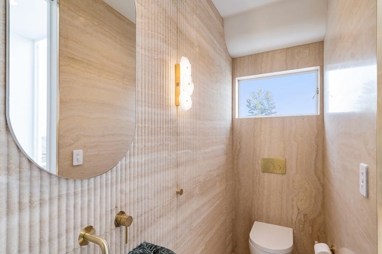 Full bathroom 1 image 1