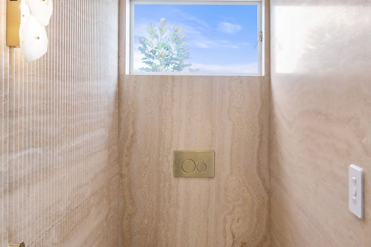 Full bathroom 2 image 2