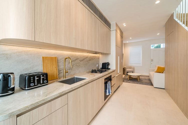 Full kitchen image 1