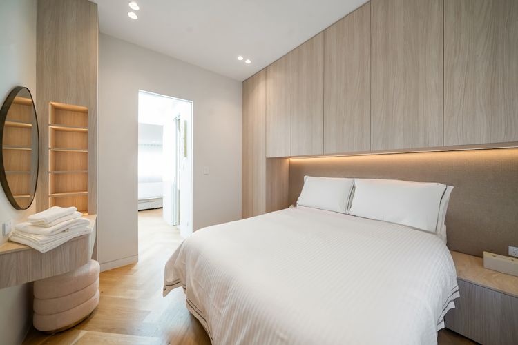 Bedroom 1 image 2