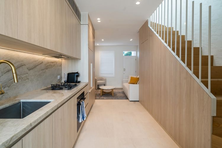 Full kitchen image 2