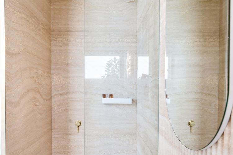 Full bathroom 2 image 4