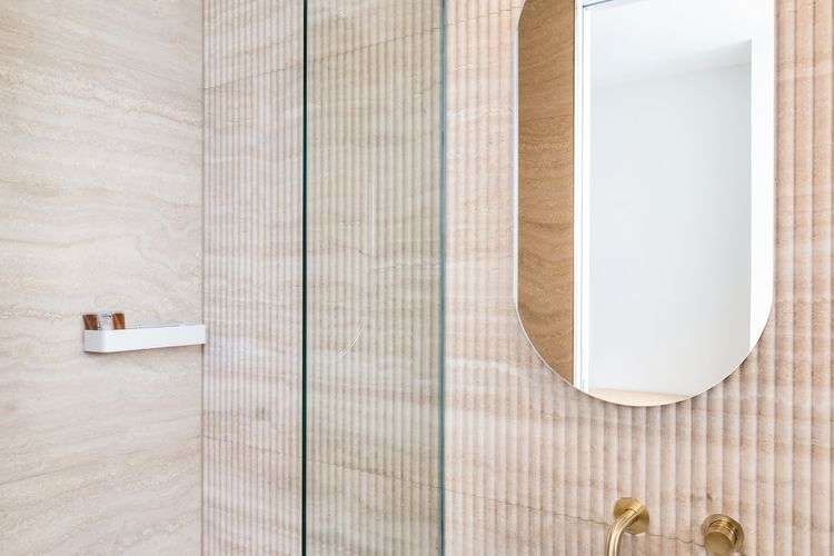 Full bathroom 2 image 3