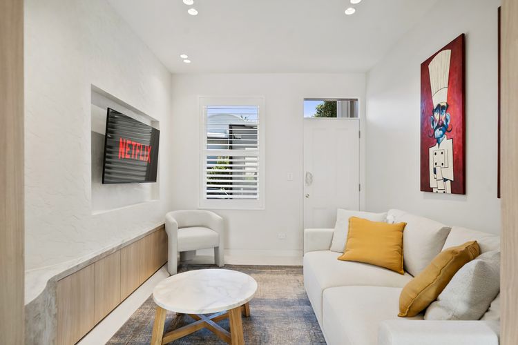 Living room image 3