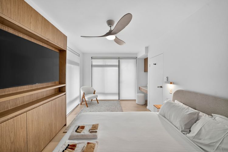 Bedroom 1 image 3