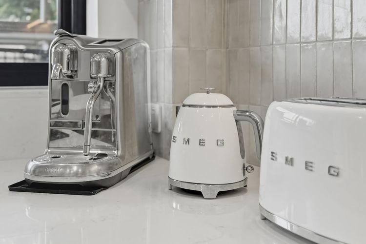 Full kitchen image 6