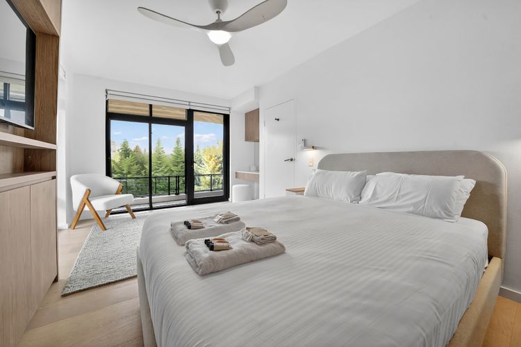 Bedroom 1 image 2