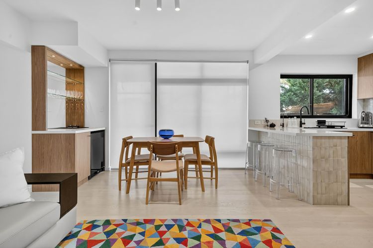Dining area image 3