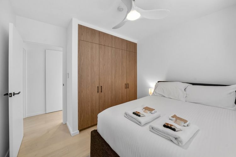Bedroom 2 image 1