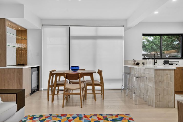 Dining area image 4