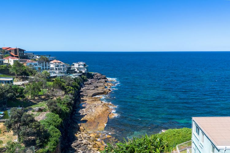 Spacious 4BR Waterfront House w/pool in Sth
