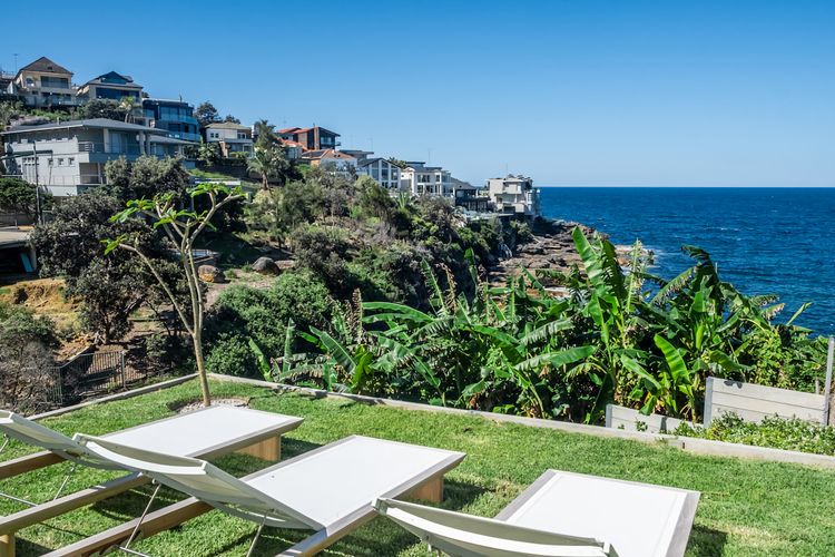 Stunning 4BR Waterfront House w/pool in Sth