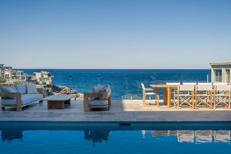 Stunning 4BR Waterfront House w/pool in Sth