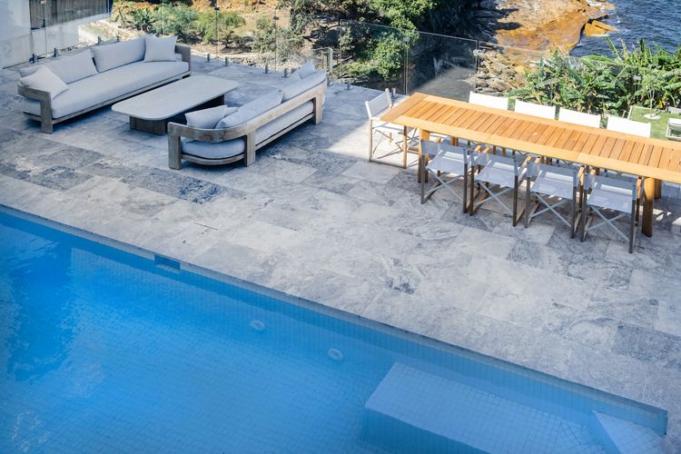 Stunning 4BR Waterfront House w/pool in Sth