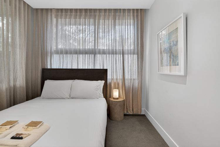 Cosy 3BR Apt with Balcony & Parking in Coogee