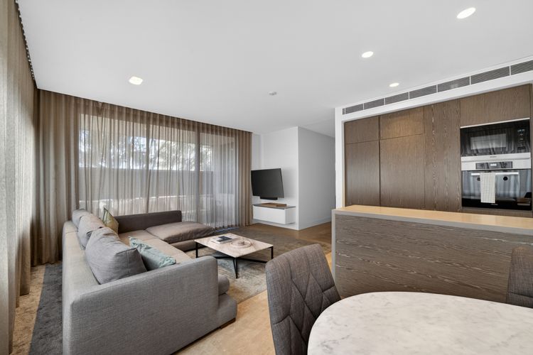 Cosy 3BR Apt with Balcony & Parking in Coogee
