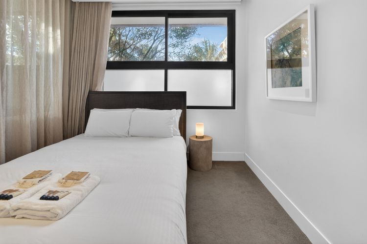 Cosy 3BR Apt with Balcony & Parking in Coogee
