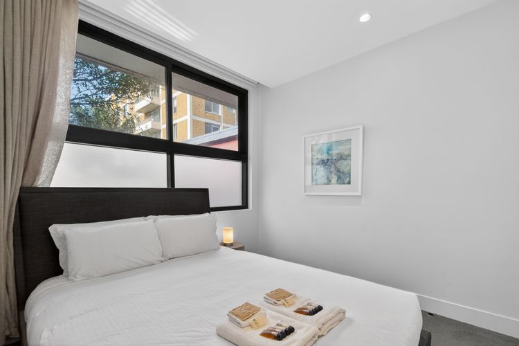 Cosy 3BR Apt with Balcony & Parking in Coogee