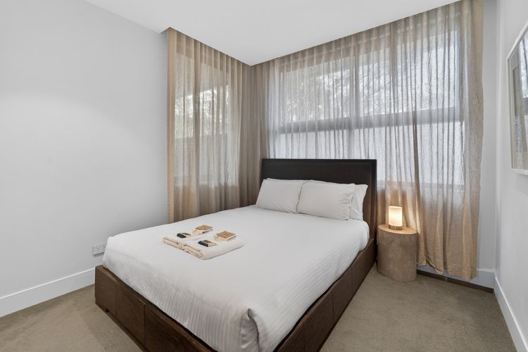 Cosy 3BR Apt with Balcony & Parking in Coogee