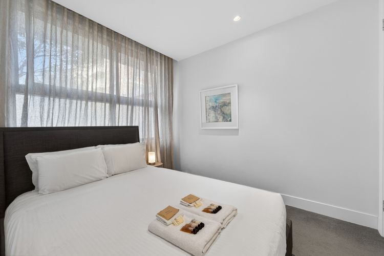 Cosy 3BR Apt with Balcony & Parking in Coogee