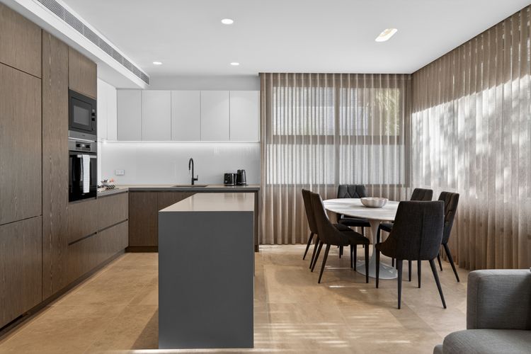 Cosy 3BR Apt with Balcony & Parking in Coogee