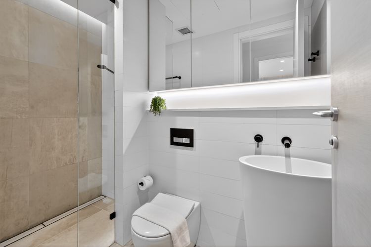 Cosy 3BR Apt with Balcony & Parking in Coogee