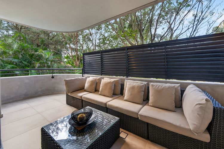 Cosy 3BR Apt with Balcony & Parking in Coogee