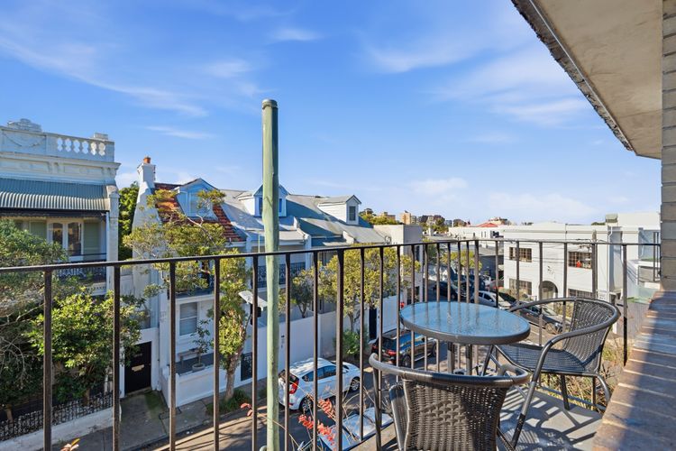 Paddington Studio w/ Balcony & Parking Near CBD