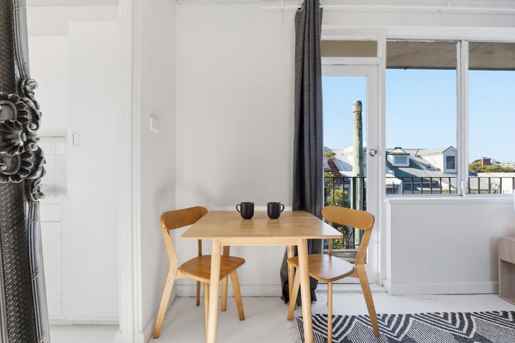 Paddington Studio w/ Balcony & Parking Near CBD
