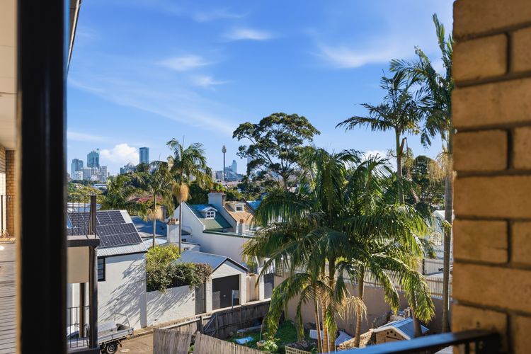 Paddington Studio w/ Balcony & Parking Near CBD