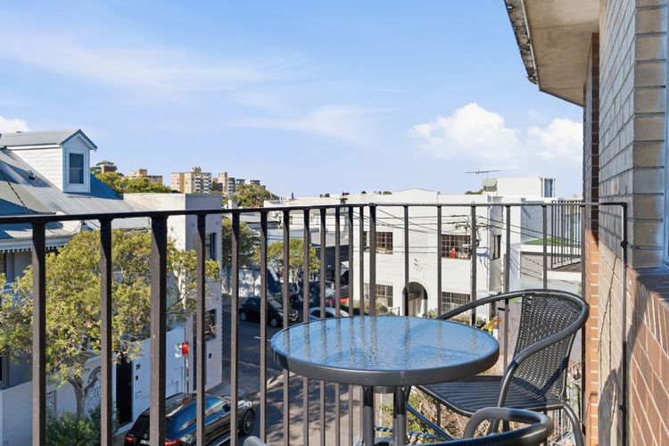 Paddington Studio w/ Balcony & Parking Near CBD