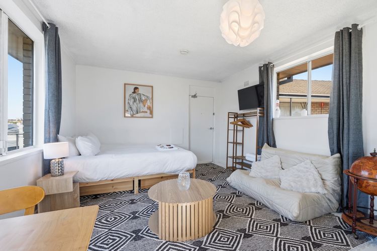 Paddington Studio w/ Balcony & Parking Near CBD