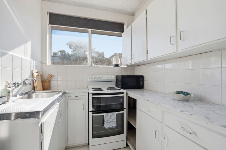 Paddington Studio w/ Balcony & Parking Near CBD