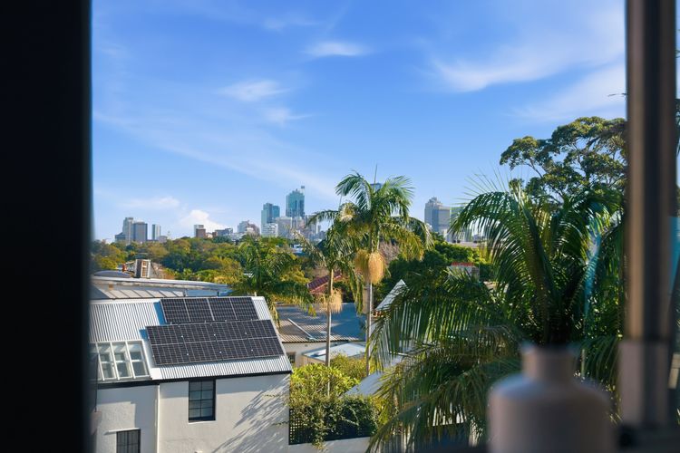 Paddington Studio w/ Balcony & Parking Near CBD